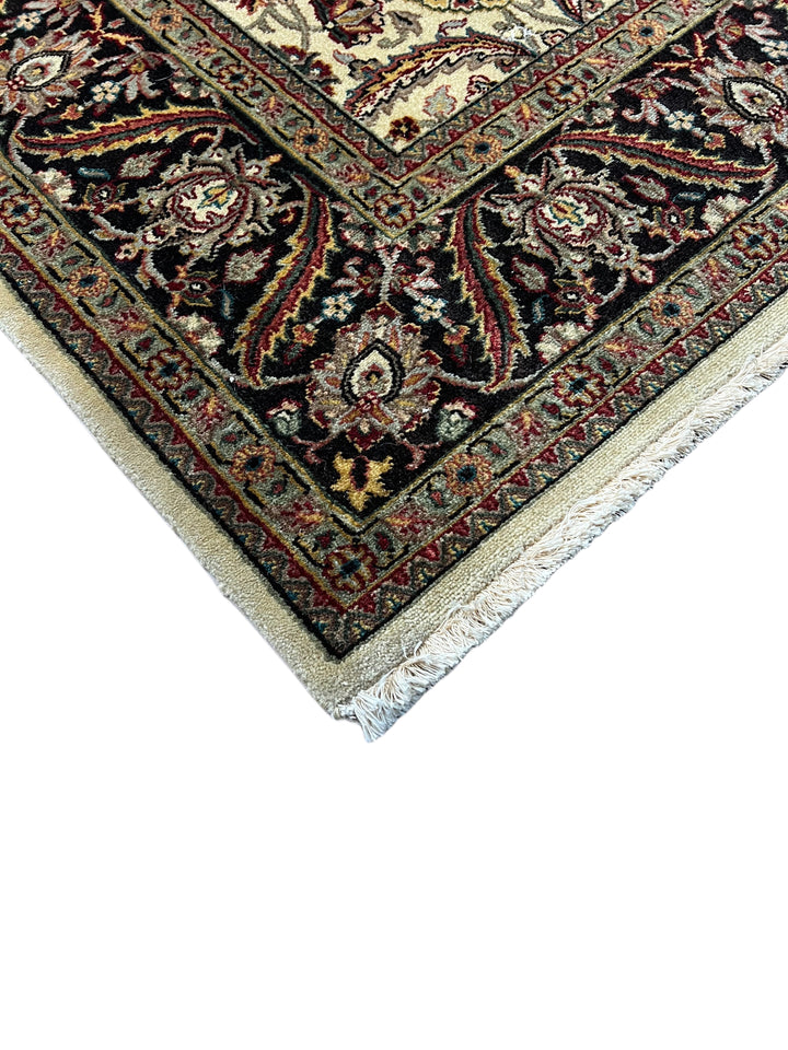 Majestic Garden - Ivory &amp; Black Traditional Floral Rug – 5’8” x 8’6”