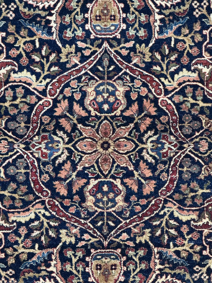 Midnight Royal Heritage – Navy Blue &amp; Ivory Traditional Floral Rug – 6’1” x 8’10”