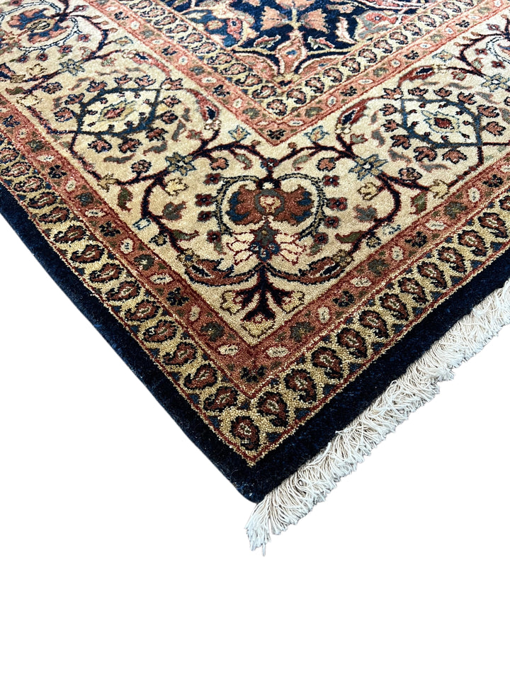 Midnight Royal Heritage – Navy Blue &amp; Ivory Traditional Floral Rug – 6’1” x 8’10”