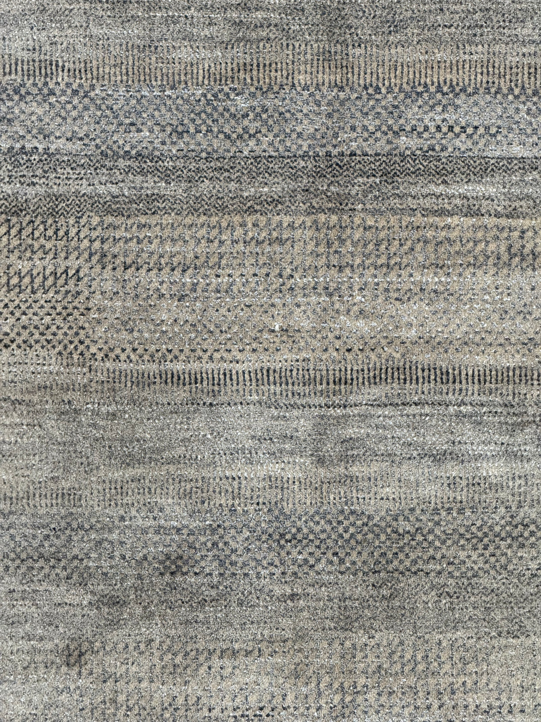 Ashen Strata – Contemporary Grey &amp; Taupe Textured Area Rug – 6&