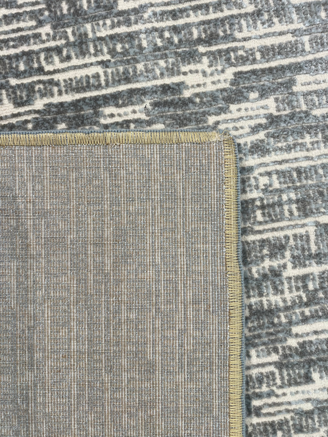 Blue Grey &amp; Ivory Abstract Textured Polypropylene Carpet – Slate Whisper – 7’0” x 9’10”