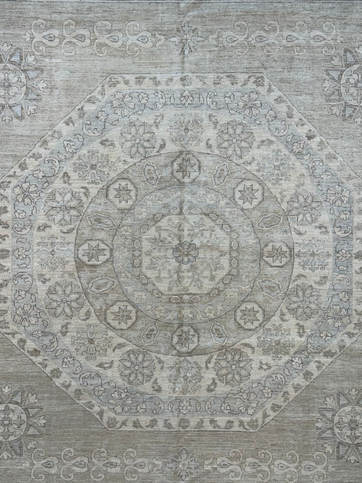 Celestial Mist – Silver Grey &amp; Ivory Medallion Rug – 12’1” x 14’9”