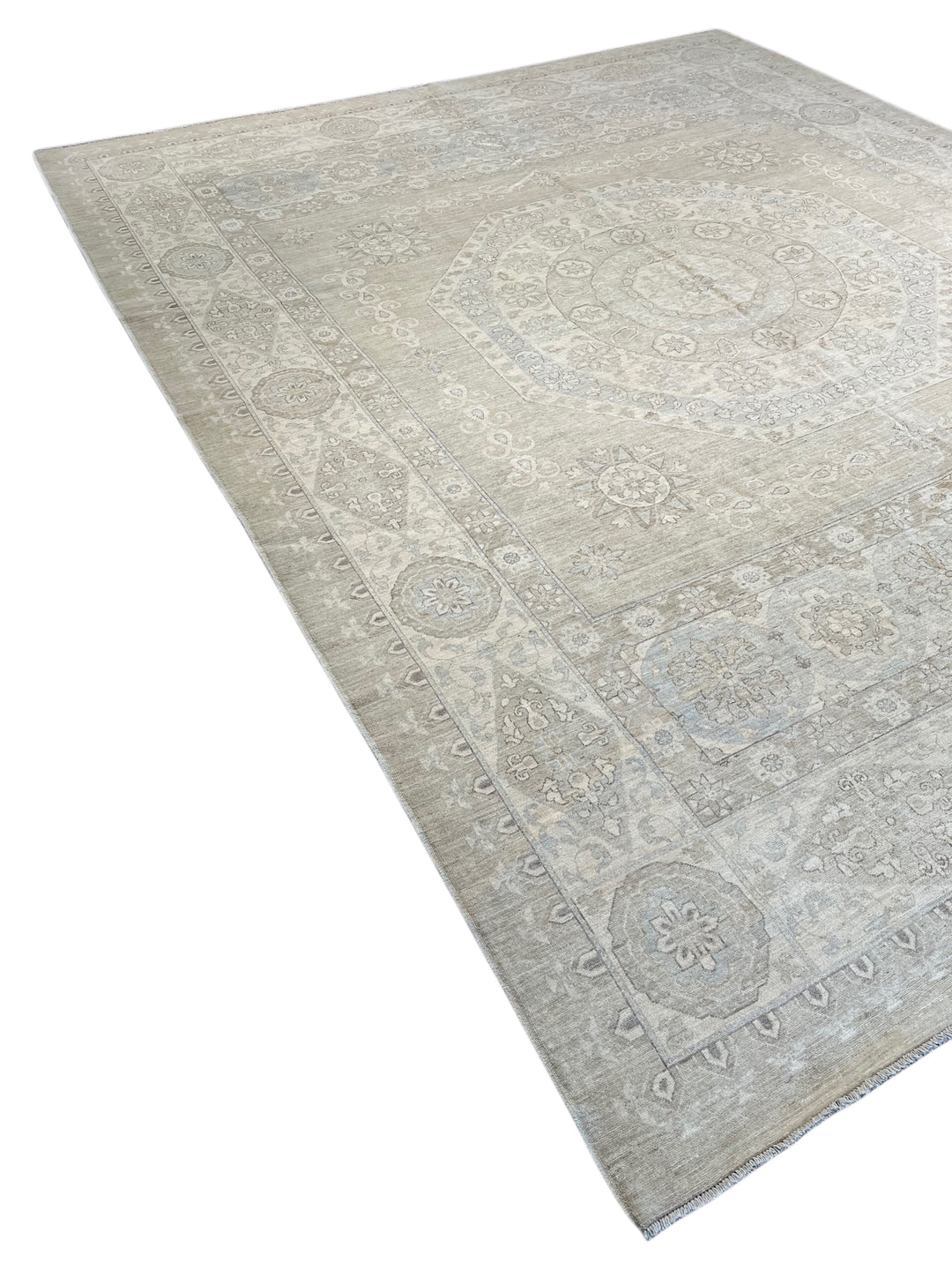 Celestial Mist – Silver Grey &amp; Ivory Medallion Rug – 12’1” x 14’9”