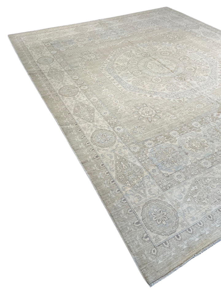 Celestial Mist – Silver Grey &amp; Ivory Medallion Rug – 12’1” x 14’9”