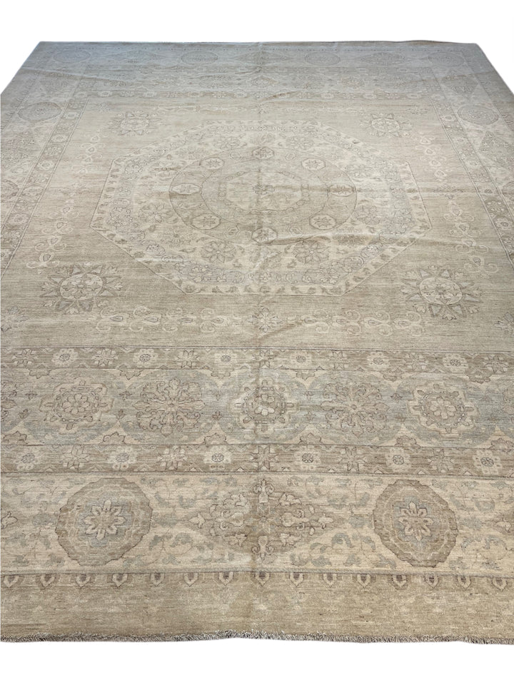Celestial Mist – Silver Grey &amp; Ivory Medallion Rug – 12’1” x 14’9”
