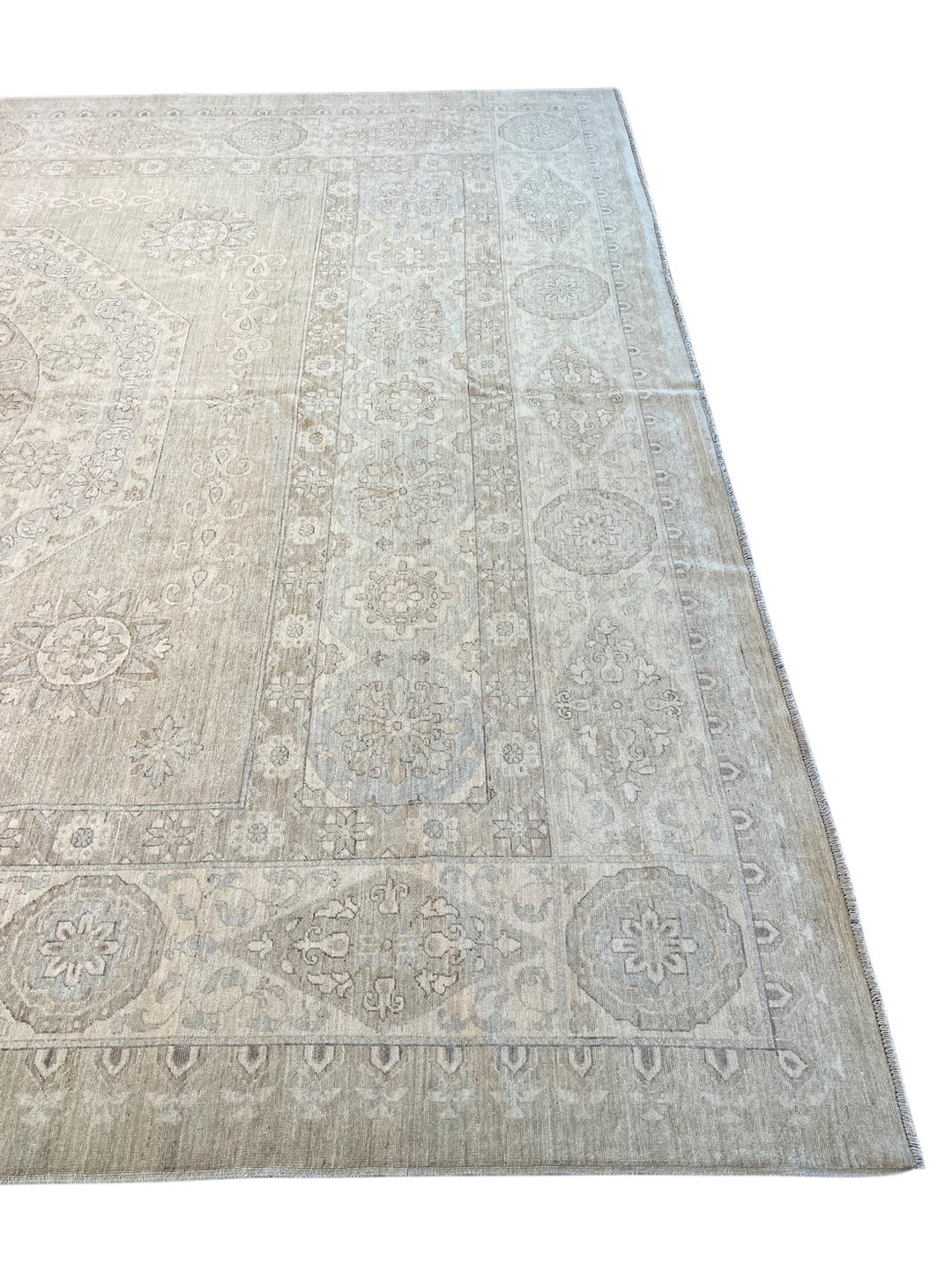 Celestial Mist – Silver Grey &amp; Ivory Medallion Rug – 12’1” x 14’9”