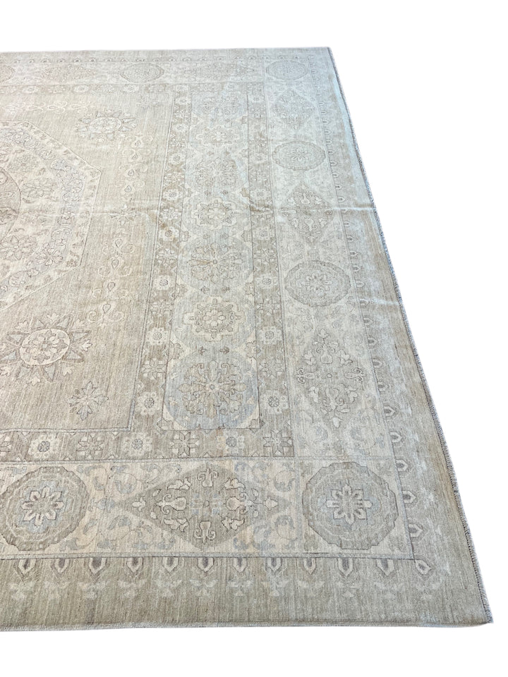 Celestial Mist – Silver Grey &amp; Ivory Medallion Rug – 12’1” x 14’9”