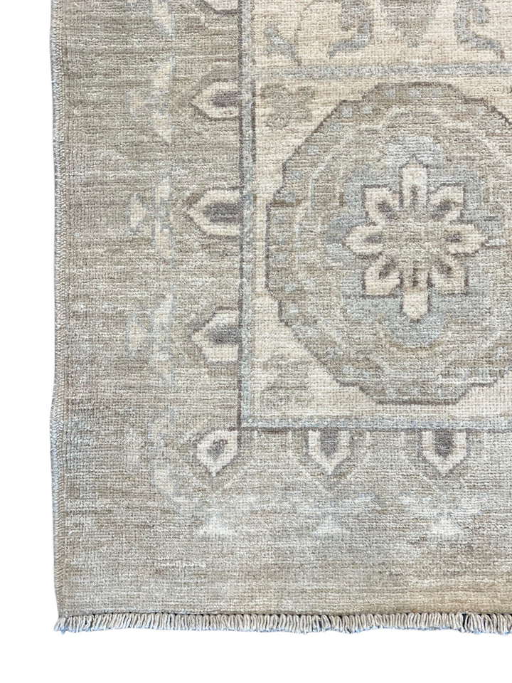 Celestial Mist – Silver Grey &amp; Ivory Medallion Rug – 12’1” x 14’9”