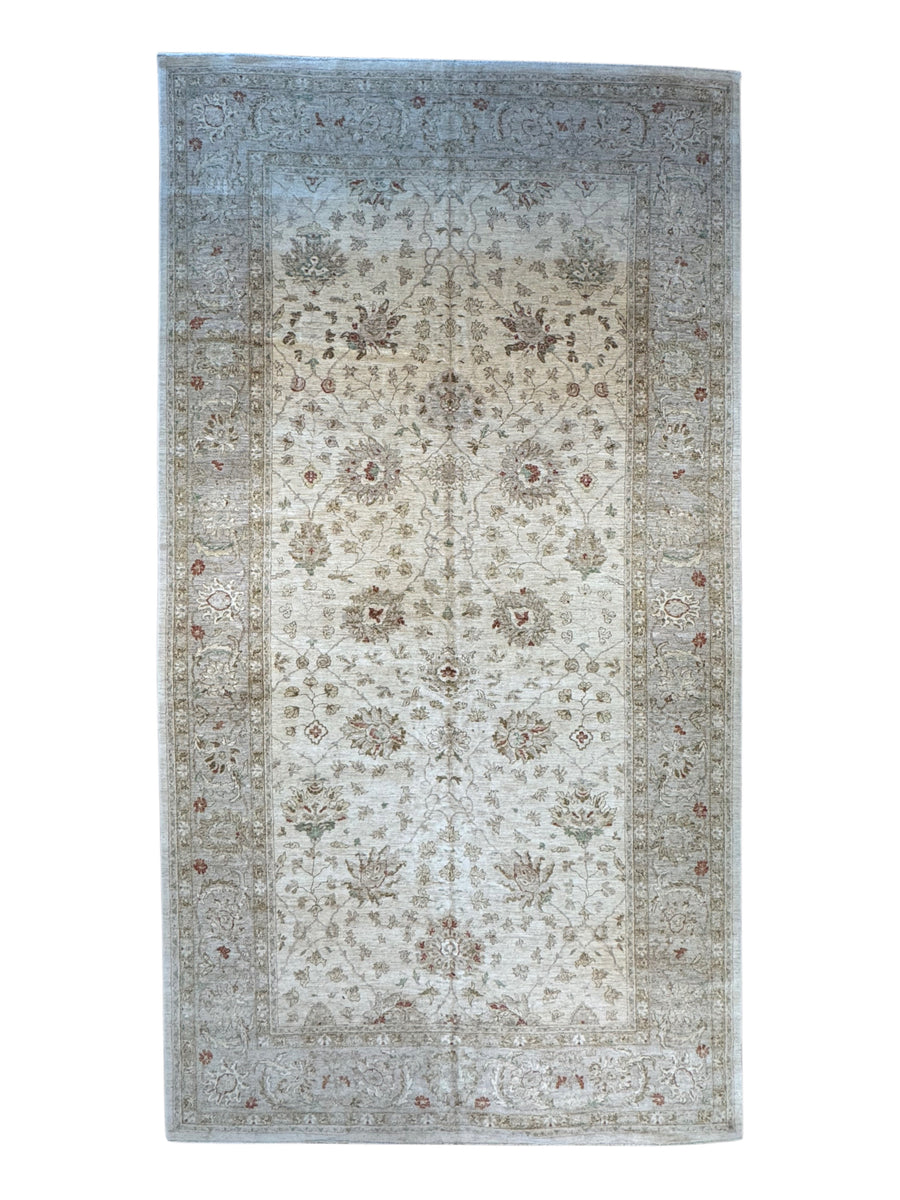 Ivory Elysian – Oversized Ivory & Sage Agra Style Rug | 10’1” × 18’9”