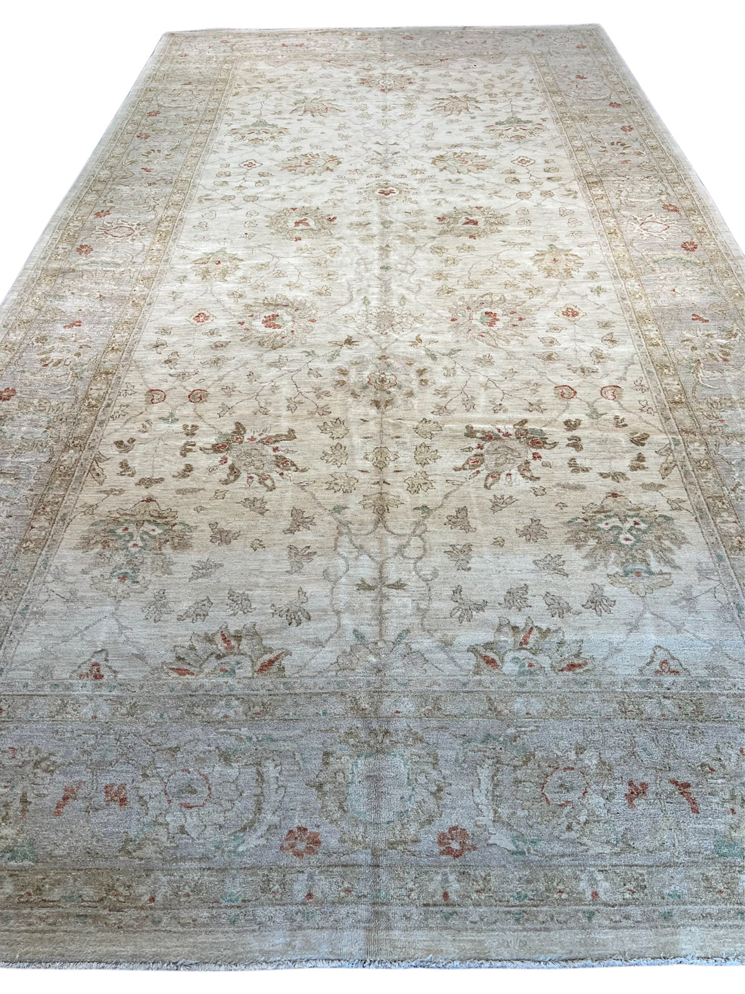 Ivory Elysian – Oversized Ivory &amp; Sage Agra Style Rug | 10’1” × 18’9”