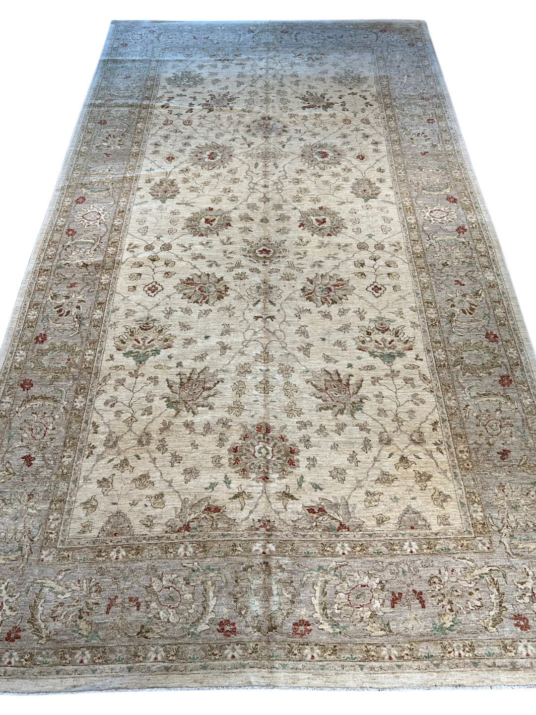 Ivory Elysian – Oversized Ivory &amp; Sage Agra Style Rug | 10’1” × 18’9”