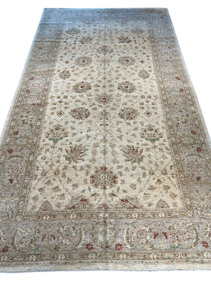 Ivory Elysian – Oversized Ivory &amp; Sage Agra Style Rug | 10’1” × 18’9”