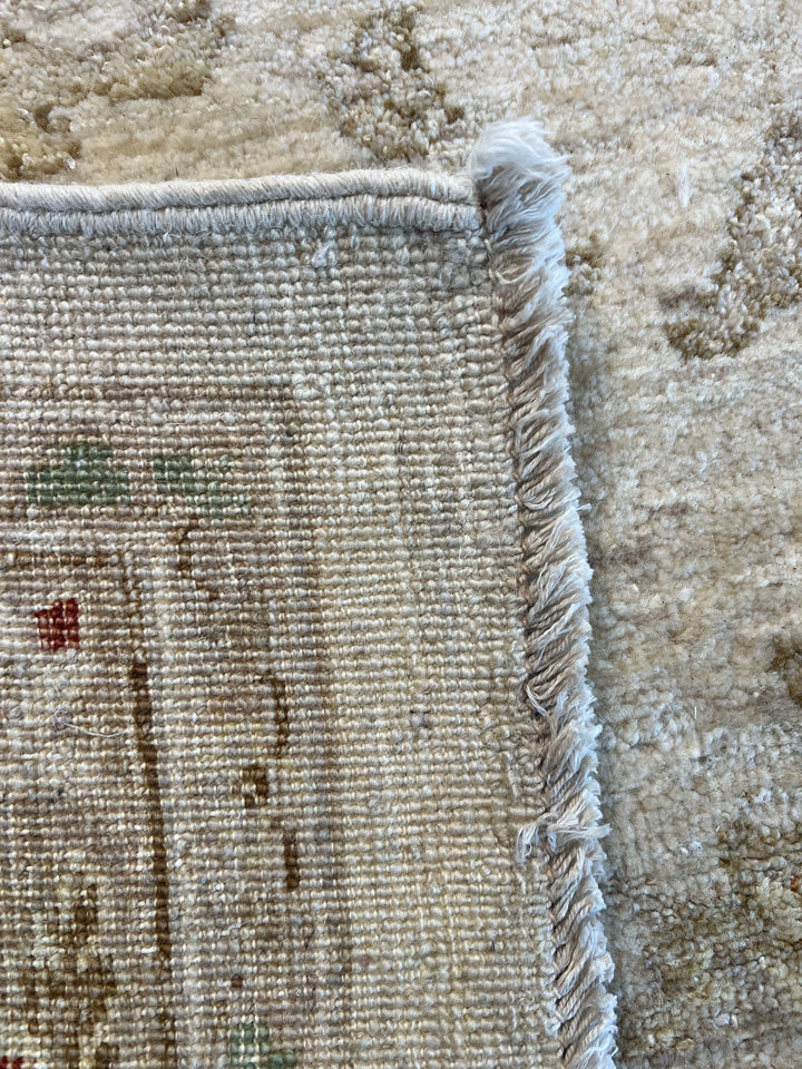 Ivory Elysian – Oversized Ivory &amp; Sage Agra Style Rug | 10’1” × 18’9”