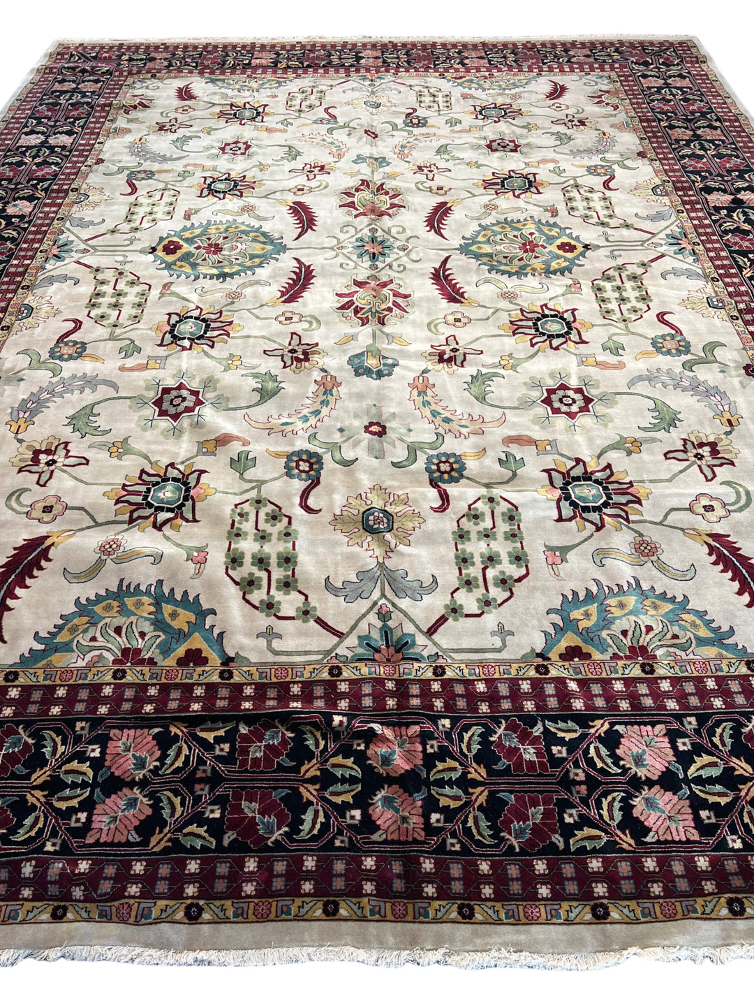 Noir Botanica – Ivory &amp; Black Floral Traditional Style Rug | 11’10” × 15’4”