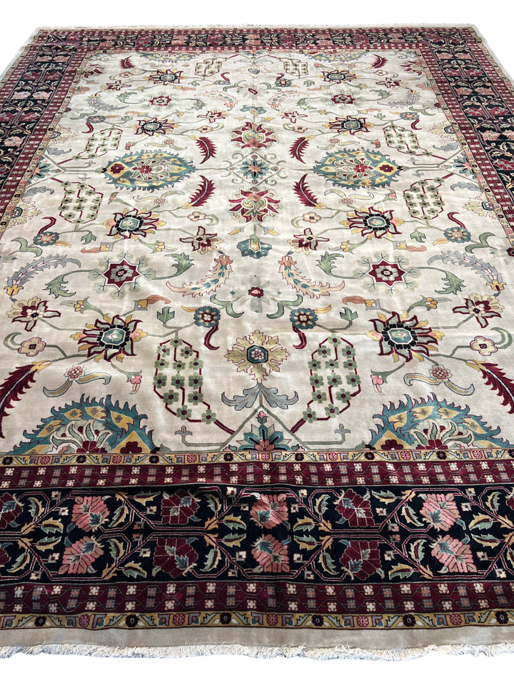 Noir Botanica – Ivory &amp; Black Floral Traditional Style Rug | 11’10” × 15’4”