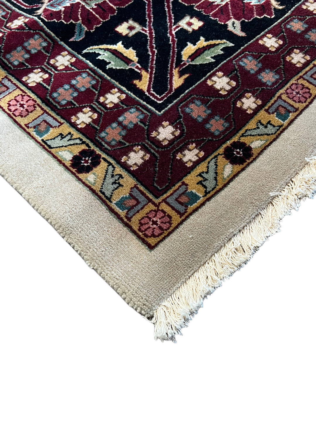 Noir Botanica – Ivory &amp; Black Floral Traditional Style Rug | 11’10” × 15’4”