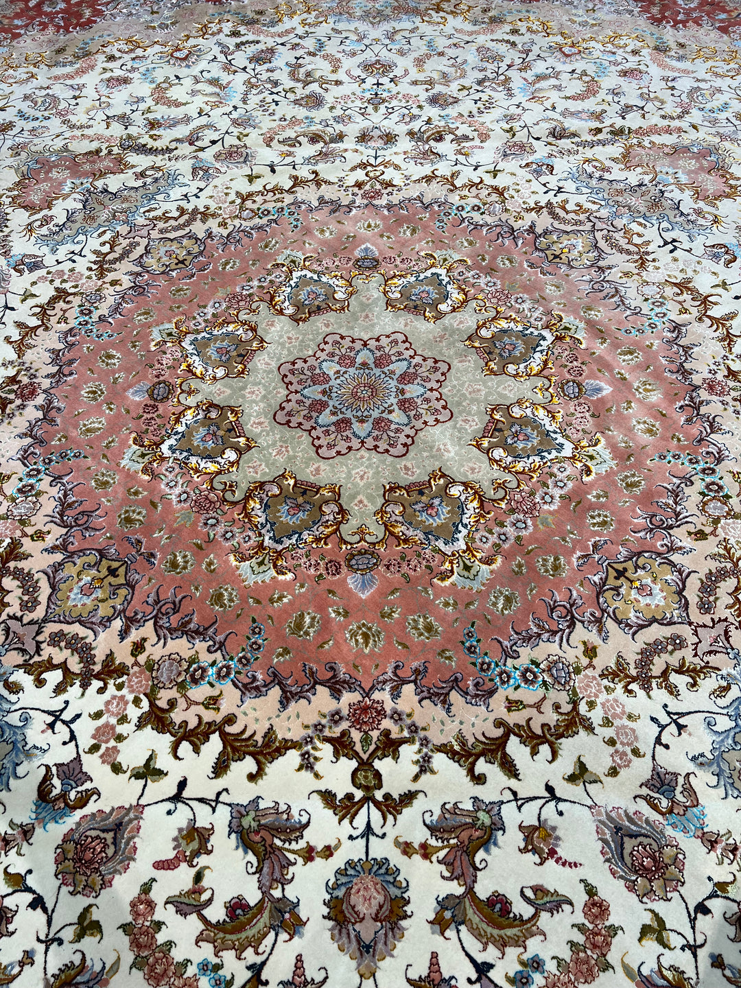 Imperial Rose – Vintage Persian Tabriz Round Rug, Circa 1970 | 15’10” × 16’3”