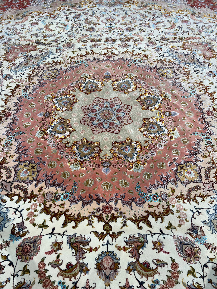 Imperial Rose – Vintage Persian Tabriz Round Rug, Circa 1970 | 15’10” × 16’3”