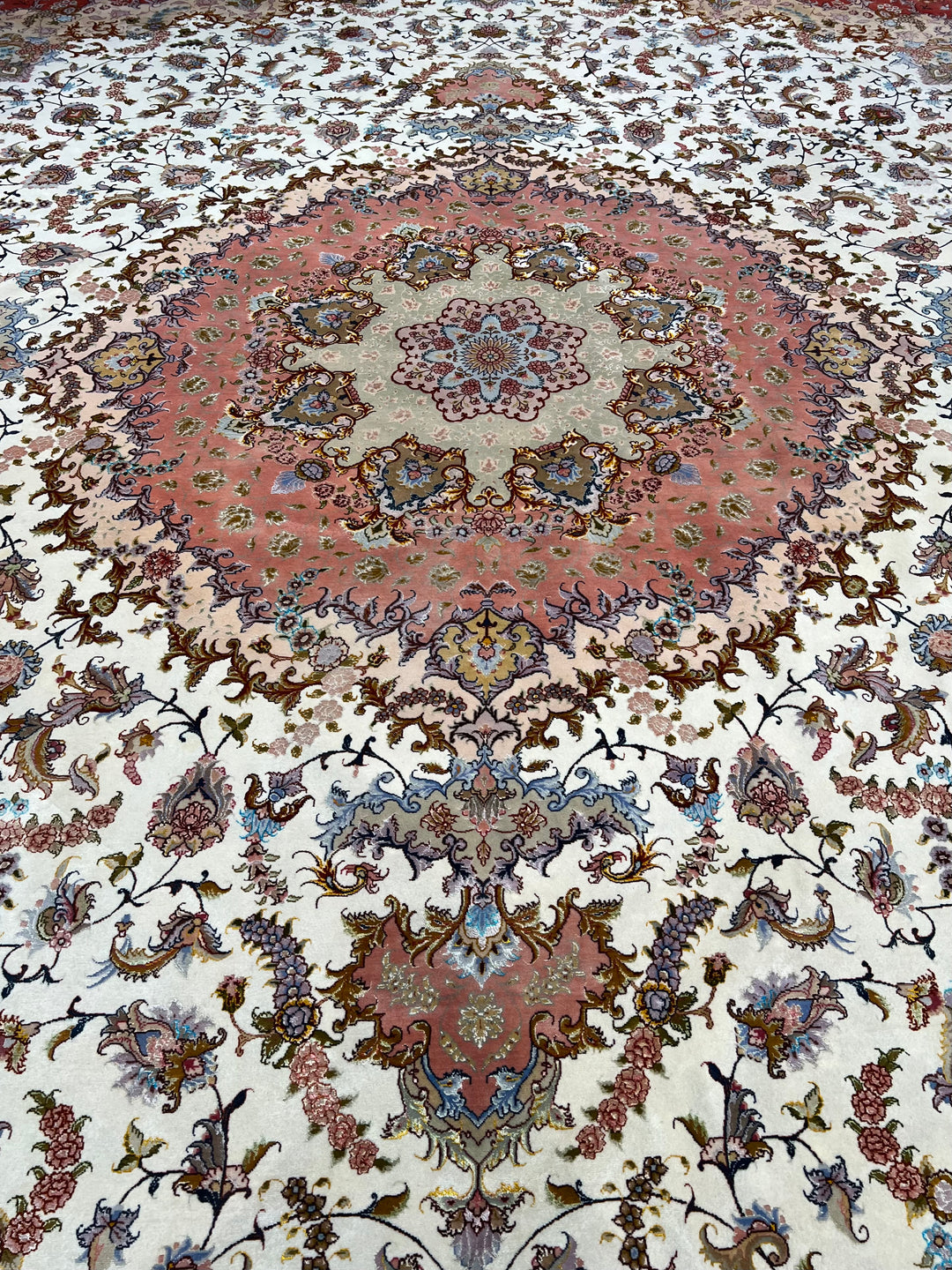 Imperial Rose – Vintage Persian Tabriz Round Rug, Circa 1970 | 15’10” × 16’3”