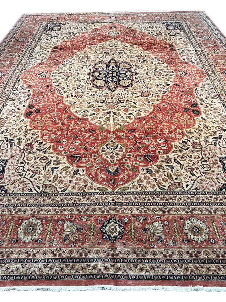 Rosavelle – Rose Red &amp; Ivory Traditional Floral Medallion Rug | 11’10” × 16’2”